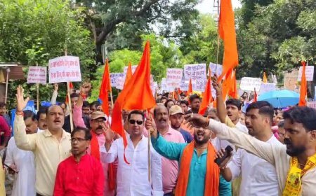"कृतीसाठी तातडीचे आवाहन: बांगलादेशातील हिंदूंवरील अत्याचाराविरोधात संघाचा निषेध"