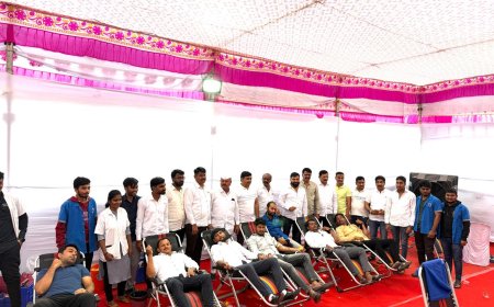 विक्रमी रक्तदान शिबिर युवा उद्योजकाचा सन्मान