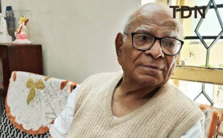 मुख्यमंत्री देवेंद्र फडणवीस यांच्याकडून ज्येष्ठ समीक्षक डॉ सुधीर रसाळ यांचे अभिनंदन