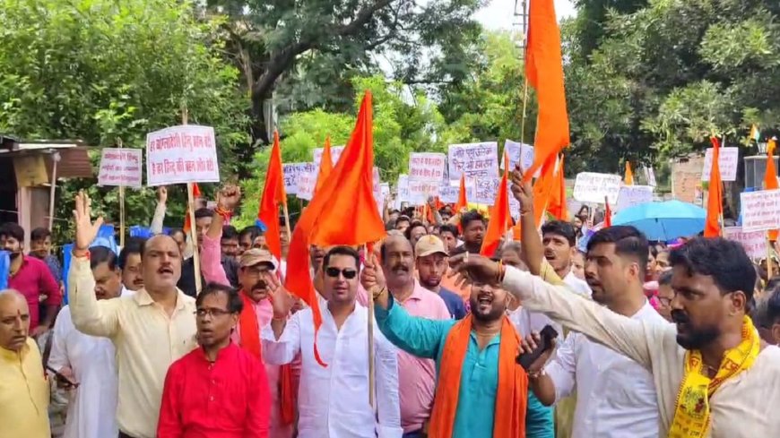"कृतीसाठी तातडीचे आवाहन: बांगलादेशातील हिंदूंवरील अत्याचाराविरोधात संघाचा निषेध"